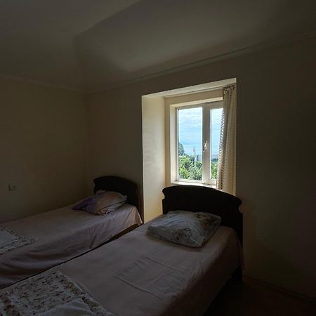סארפי Temo'S Guesthouse מראה חיצוני תמונה