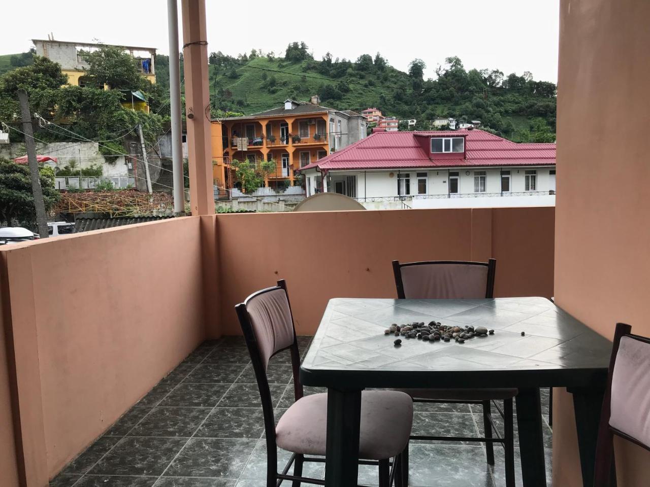 סארפי Temo'S Guesthouse מראה חיצוני תמונה