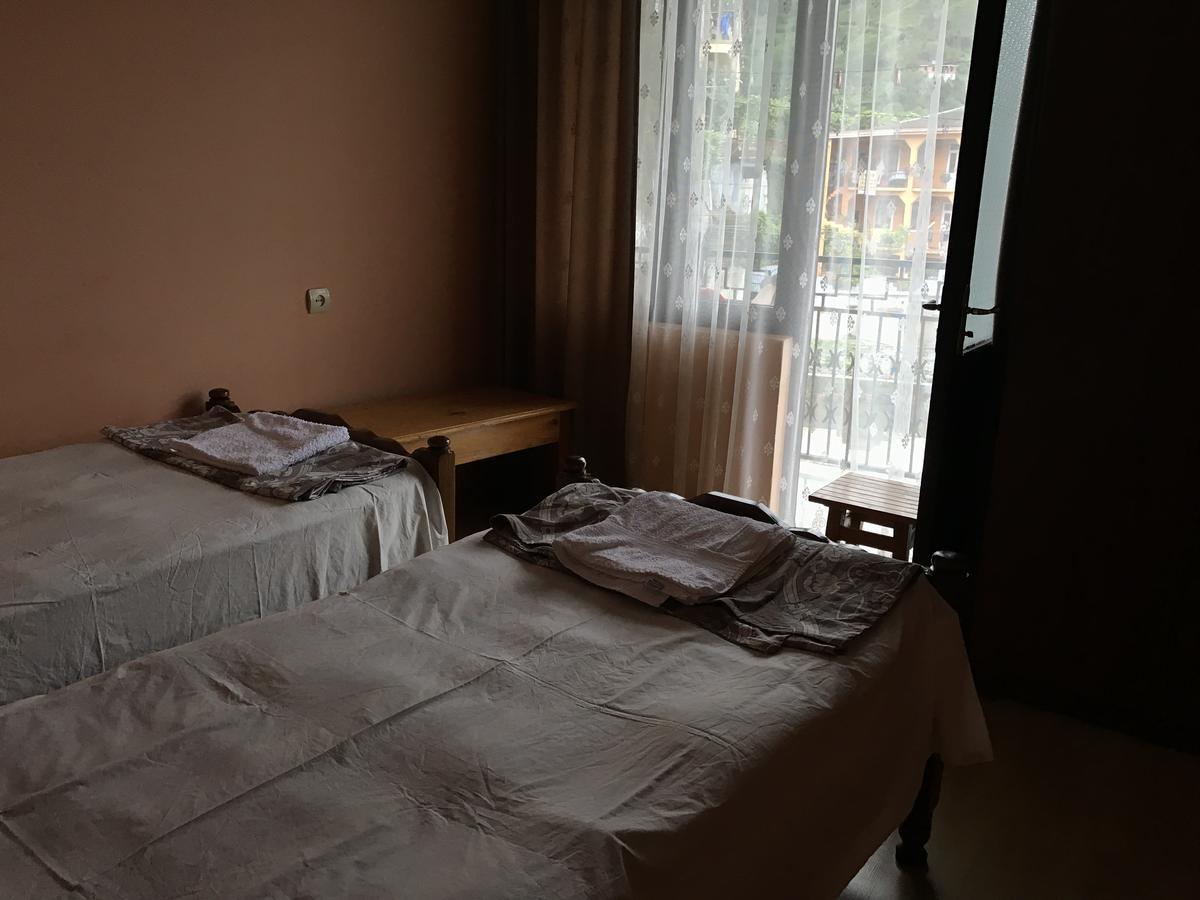 סארפי Temo'S Guesthouse מראה חיצוני תמונה